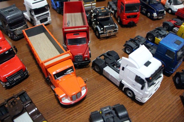 330 parçalık oyuncak araç koleksiyonuna 7 yılda 80 bin lira harcadı -7