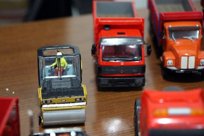 330 parçalık oyuncak araç koleksiyonuna 7 yılda 80 bin lira harcadı -6