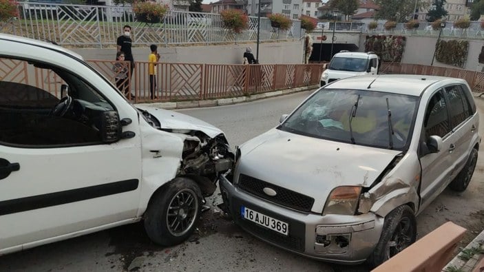 Kazaya karışan aracın alkollü sürücüsü sağlık ekiplerine saldırdı -6