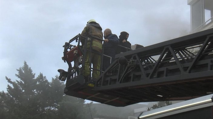 Florya'da patlayan çamaşır makinesi yangın çıkardı, 2 kişi dumandan etkilendi -3