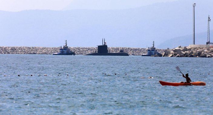 Antalya açıklarındaki denizaltı ilgiyle izlendi 