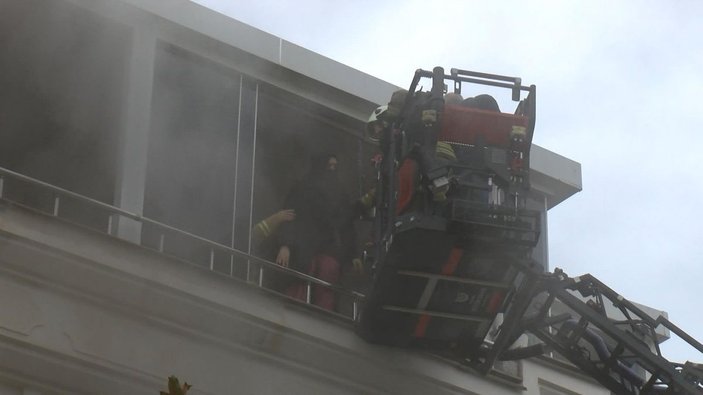Florya'da patlayan çamaşır makinesi yangın çıkardı, 2 kişi dumandan etkilendi -2