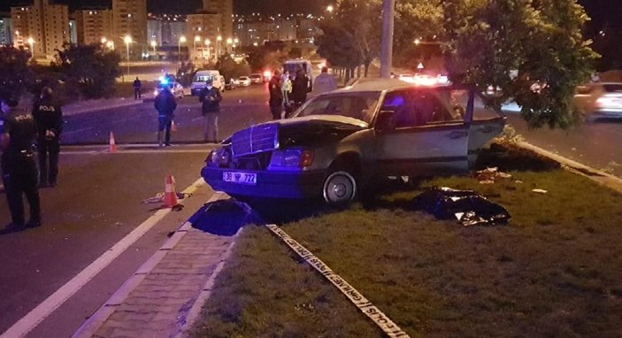 Kayseri'de iki otomobil çarpıştı: 1 ölü, 2 yaralı -1