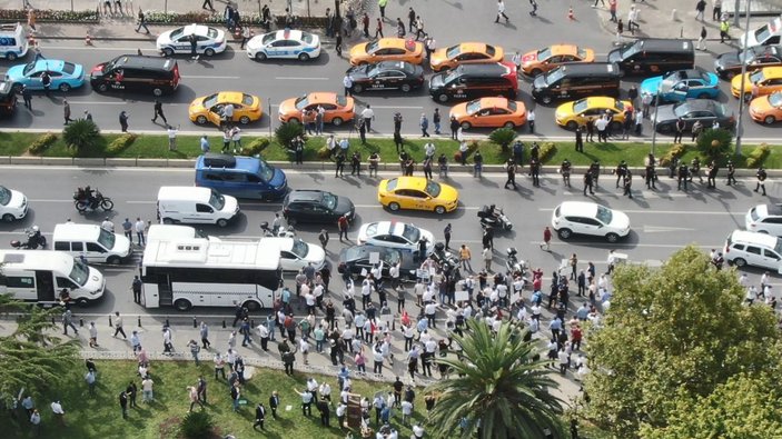 Havadan ek fotoğraf // Taksici ve servisçilerden Saraçhane'de eylem -10