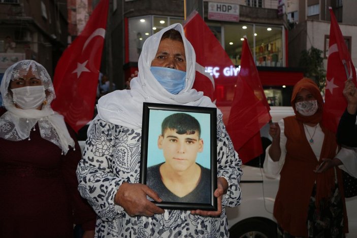 Şırnak'ta çocukları PKK tarafından kaçırılan aileler, HDP binası önünde eylem yaptı -9