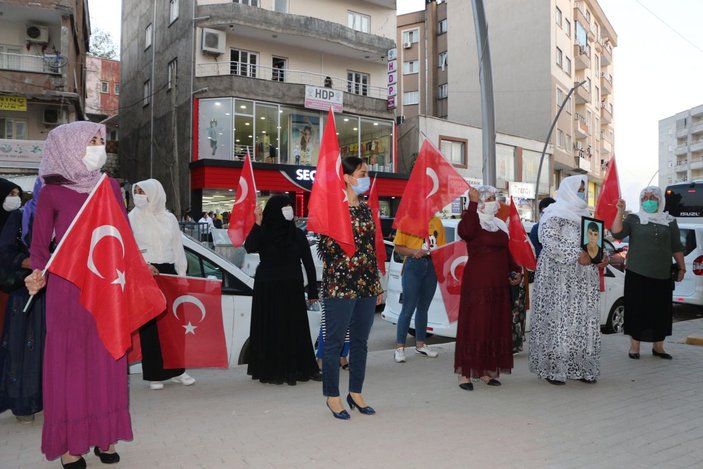 Şırnak'ta çocukları PKK tarafından kaçırılan aileler, HDP binası önünde eylem yaptı -4