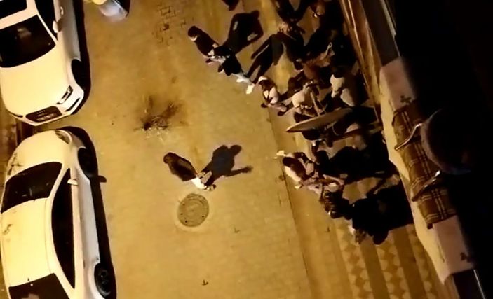 Sultangazi'de vazolu bardaklı park kavgası kamerada -3