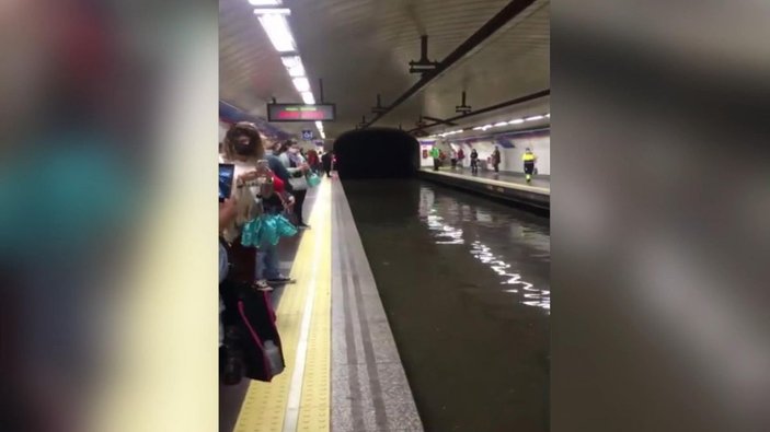 İspanya’da metro istasyonları sular altında kaldı -1