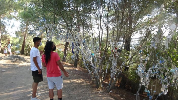 Zeus Altarı'nda 'dilek ağaçları' tıbbi maskelerle doldu -10