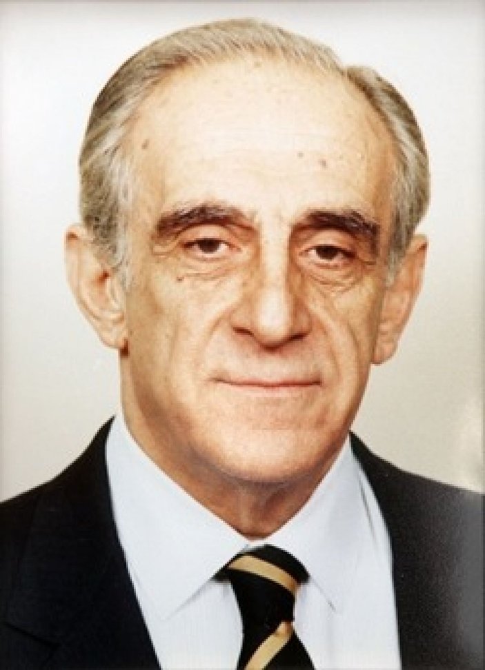 Eski Dışişleri Bakanı Ali Bozer, koronavirüsten öldü