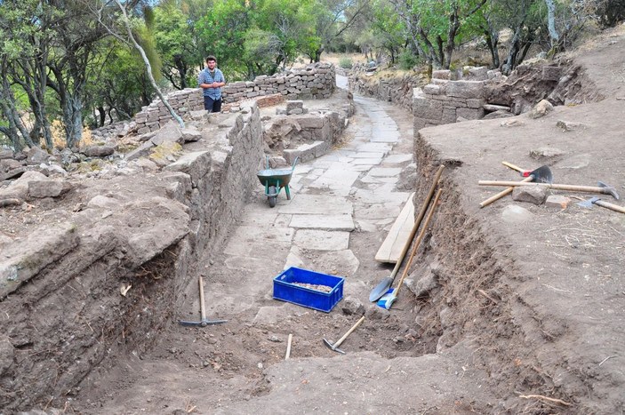 Aigai'deki kazılarda 2 bin yıllık 'Roma Yolu' bulundu -10