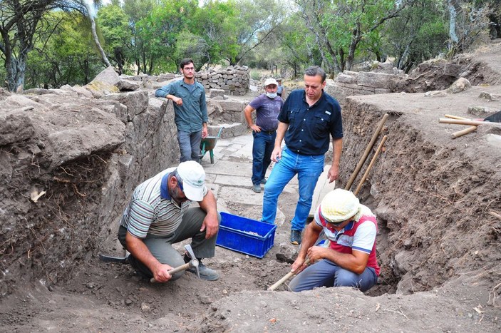 Aigai'deki kazılarda 2 bin yıllık 'Roma Yolu' bulundu -9