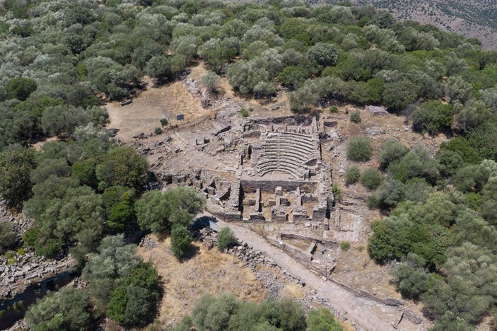 Aigai'deki kazılarda 2 bin yıllık 'Roma Yolu' bulundu -4