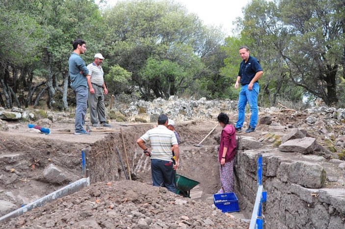Aigai'deki kazılarda 2 bin yıllık 'Roma Yolu' bulundu -5