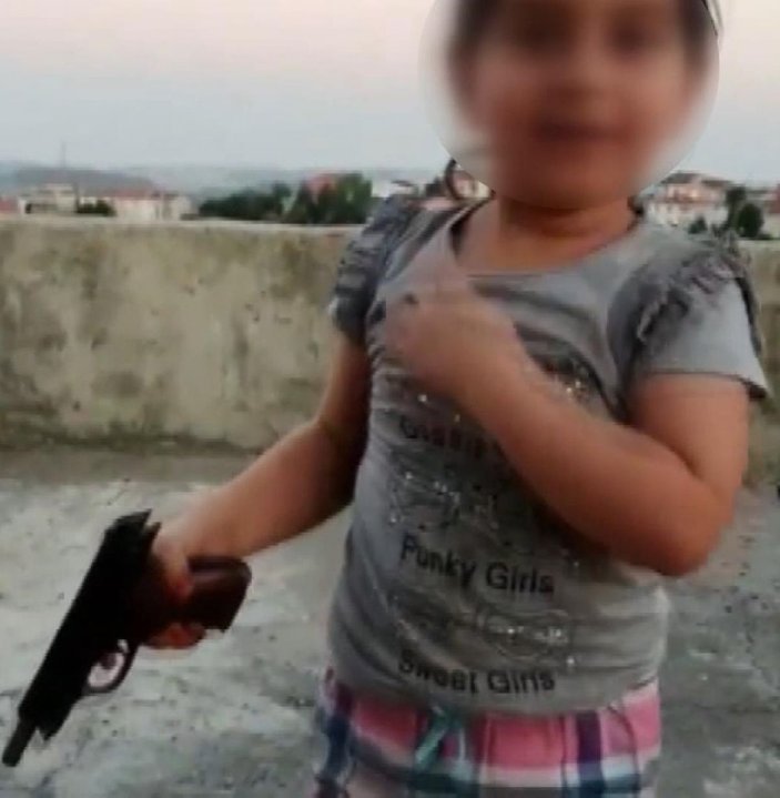 Sultangazi'de çocuğun eline tabanca verip ateş ettirdi -4