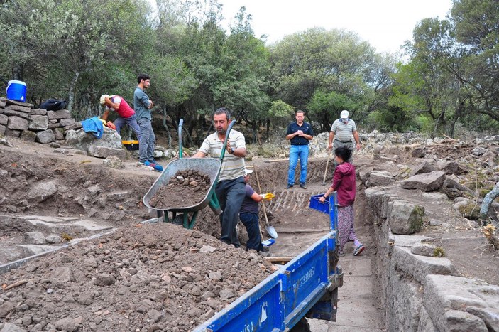 Aigai'deki kazılarda 2 bin yıllık 'Roma Yolu' bulundu -6
