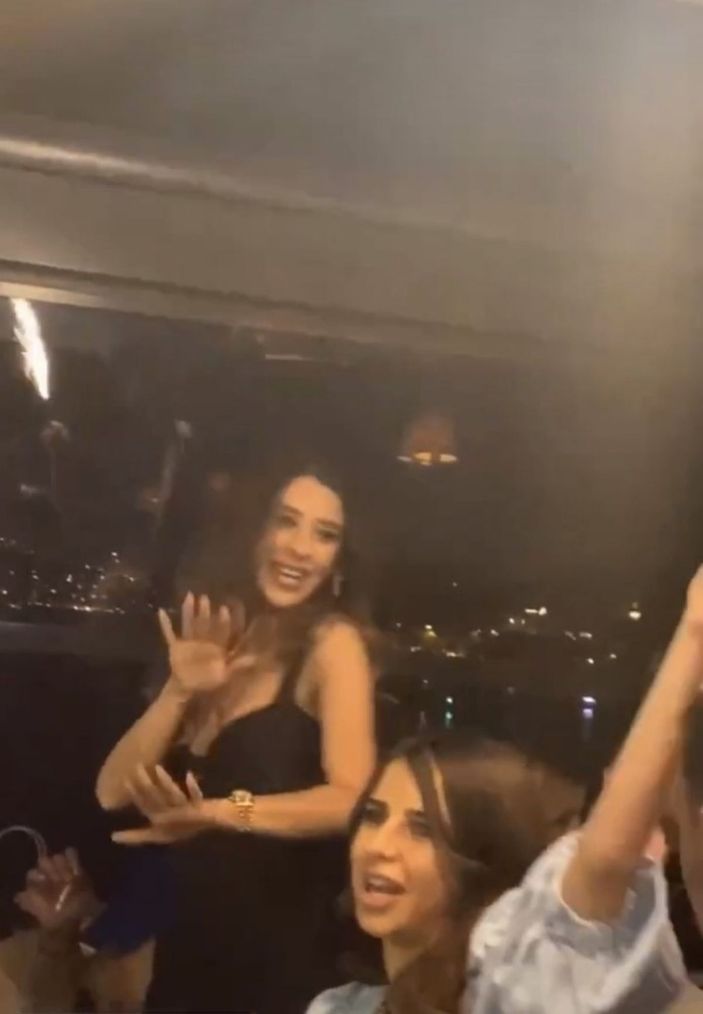 (Özel) Bebek’teki ünlü işletmede kuralsız doğum günü partisi kamerada -2