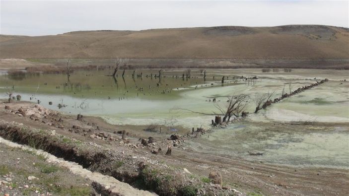Barajda su seviyesi düşünce köy ortaya çıktı -5
