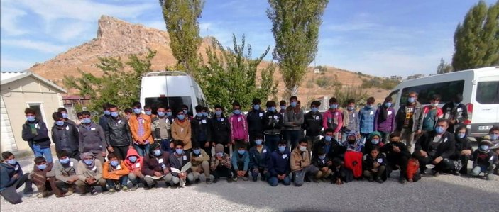 Van'da minibüsten 72 kaçak göçmen çıktı
