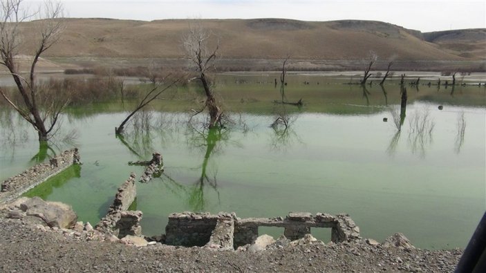 Barajda su seviyesi düşünce köy ortaya çıktı -8