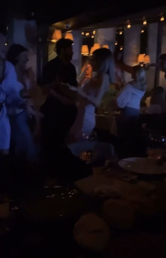 (Özel) Bebek’teki ünlü işletmede kuralsız doğum günü partisi kamerada -1