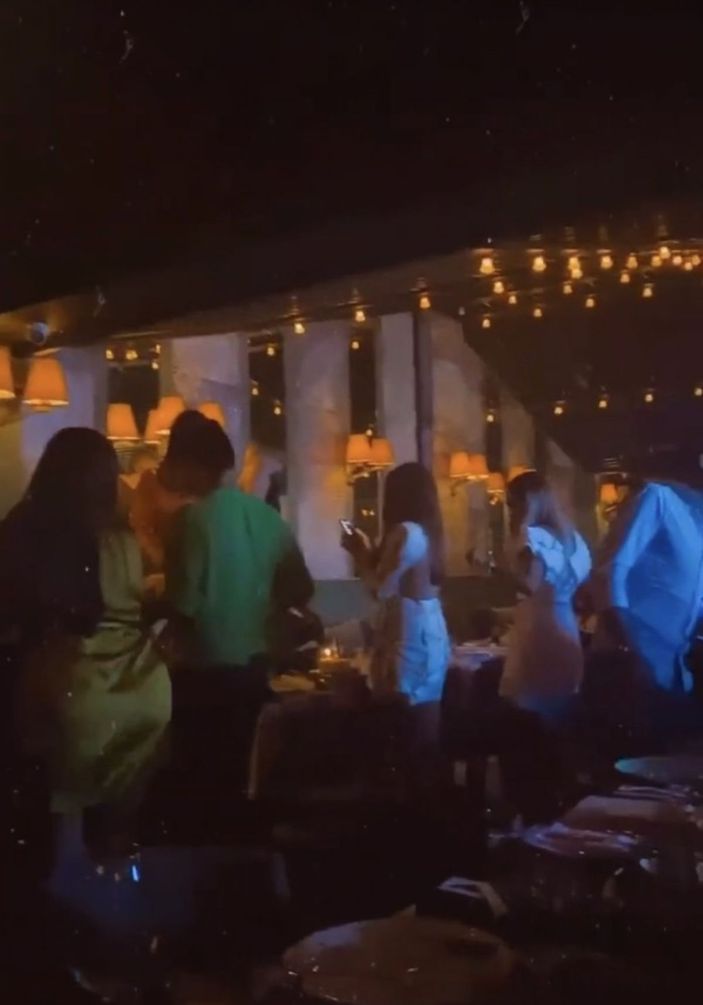 (Özel) Bebek’teki ünlü işletmede kuralsız doğum günü partisi kamerada -3