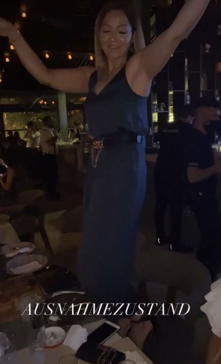 (Özel) Bebek’teki ünlü işletmede kuralsız doğum günü partisi kamerada -5