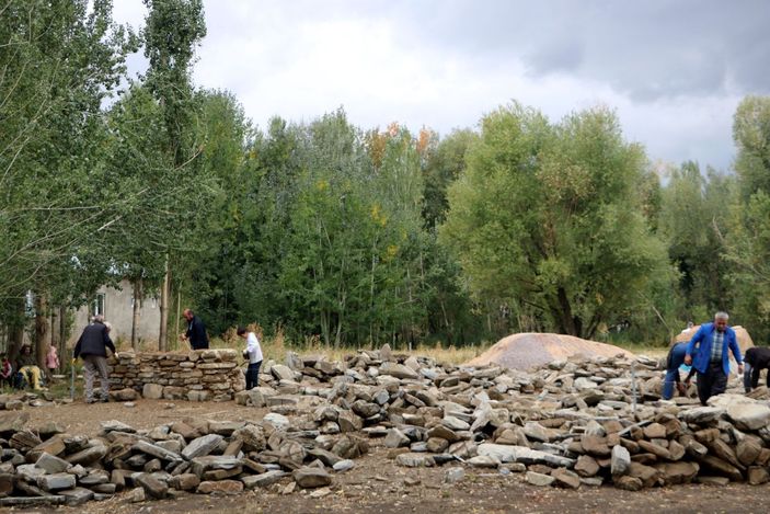 Yılan korkusuyla yeni ev yapıyorlar -4