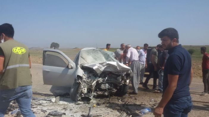 Adana'da iki otomobil kafa kafaya çarpıştı: 3 ölü, 1 yaralı -3