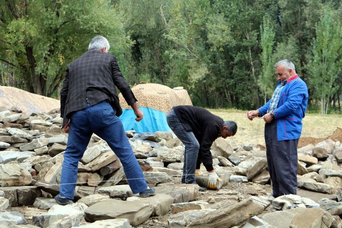 Yılan korkusuyla yeni ev yapıyorlar -3