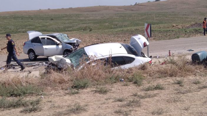 Adana'da iki otomobil kafa kafaya çarpıştı: 3 ölü, 1 yaralı -1