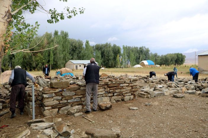 Yılan korkusuyla yeni ev yapıyorlar -2