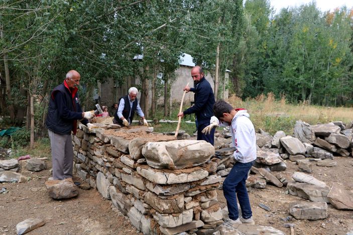 Yılan korkusuyla yeni ev yapıyorlar -6