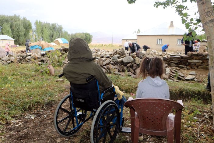 Yılan korkusuyla yeni ev yapıyorlar -9