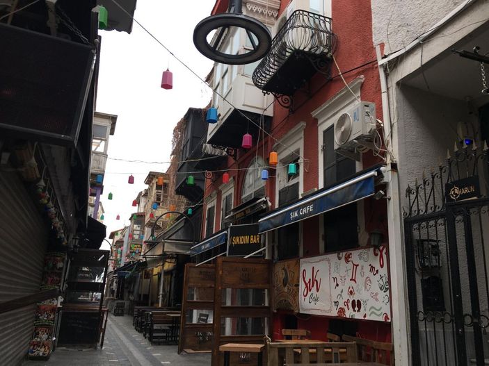 Kalabalığı dağıtmak için havaya ateş etmiş -4