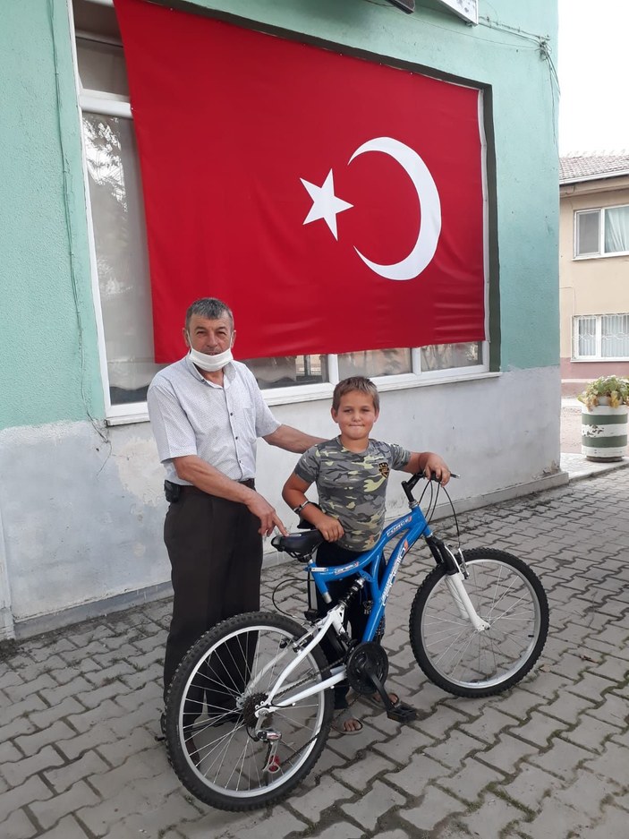 Arda'ya mektup gönderdiği İdlib'deki Mehmetçikten bisiklet sürprizi -1