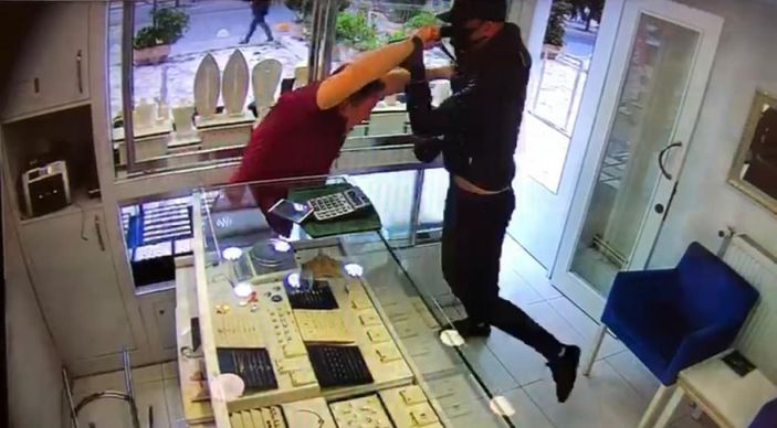 Kadıköy'de kuyumcudaki soygun girişimi kamerada -3