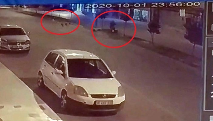 Hatay'da sokak köpeklerinden kaçarken başını refüje çarpıp öldü