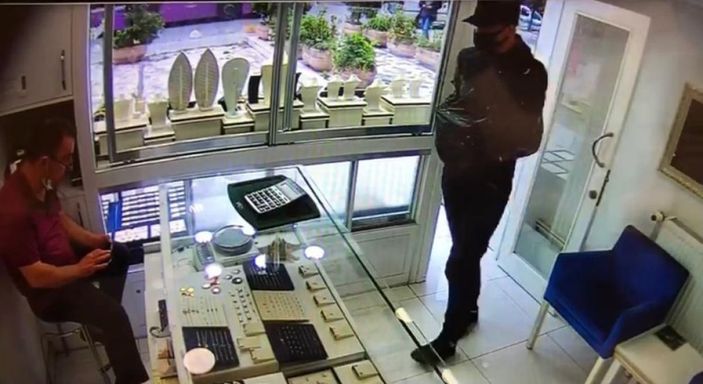 Kadıköy'de kuyumcudaki soygun girişimi kamerada -2