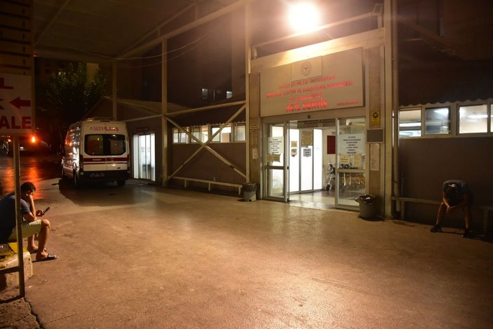 İzmir'de sahte içkiden zehirlendiği iddia edilen 9 kişi hastaneye kaldırıldı -1
