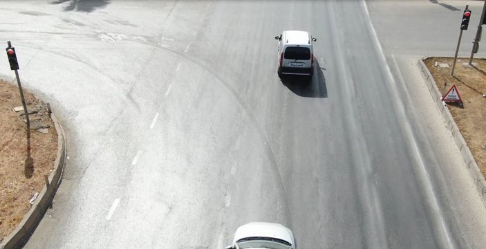 Ehliyetine el konulan sürücü kırmızı ışıkta geçince drona yakalandı -7