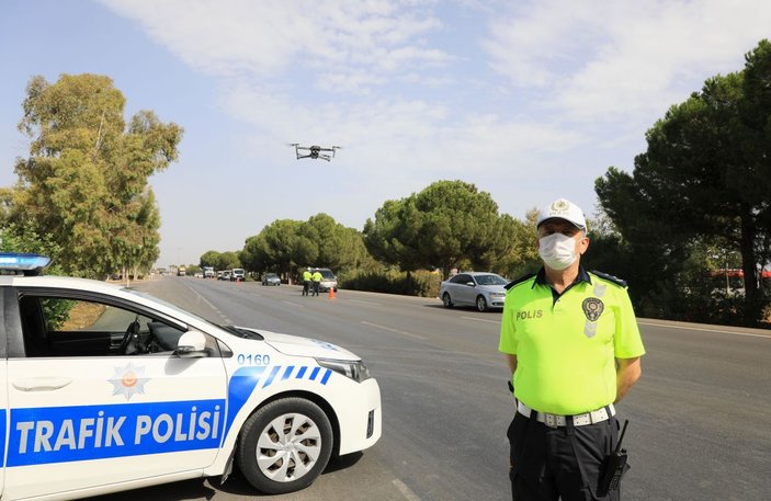 Ehliyetine el konulan sürücü kırmızı ışıkta geçince drona yakalandı -5