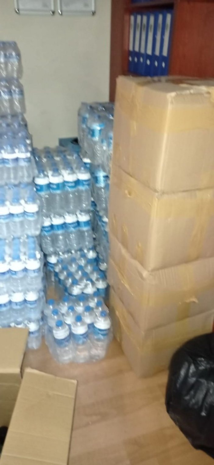 (Özel) İstanbul’un göbeğindeki depoya şok baskın: 600 litre sahte içki ele geçirildi -3