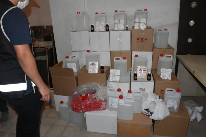 İzmir'deki operasyonda 5 ton etil alkol ele geçirildi - Ek fotoğraflar -1