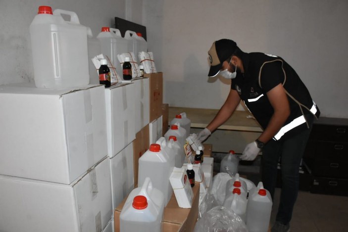 İzmir'deki operasyonda 5 ton etil alkol ele geçirildi - Ek fotoğraflar -5