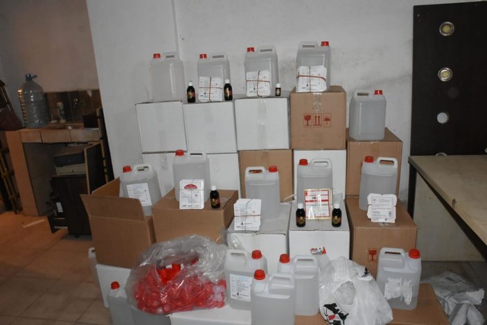 İzmir'deki operasyonda 5 ton etil alkol ele geçirildi - Ek fotoğraflar -2