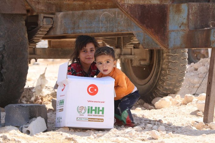 İHH’den İdlib’deki ailelere gıda yardımı -1
