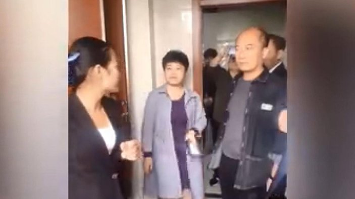 Çin’de temizlik görevlisi, işini iyi yaptığını kanıtlamak için tuvalet suyu içti -2