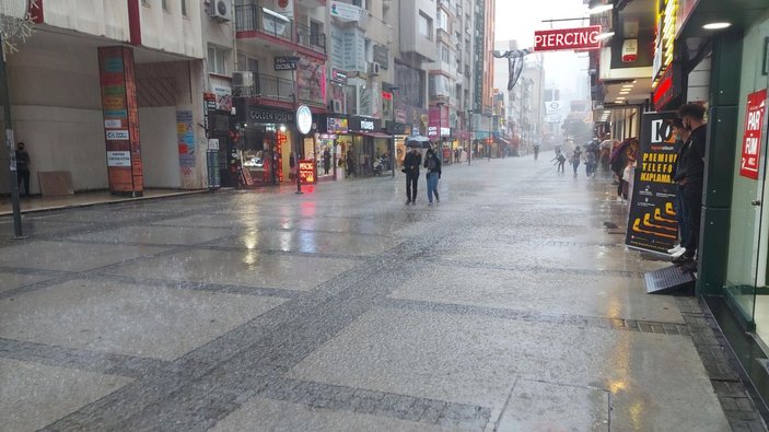 İzmir'de sağanak; cadde ve sokaklar göle döndü / Ek fotoğraf -4