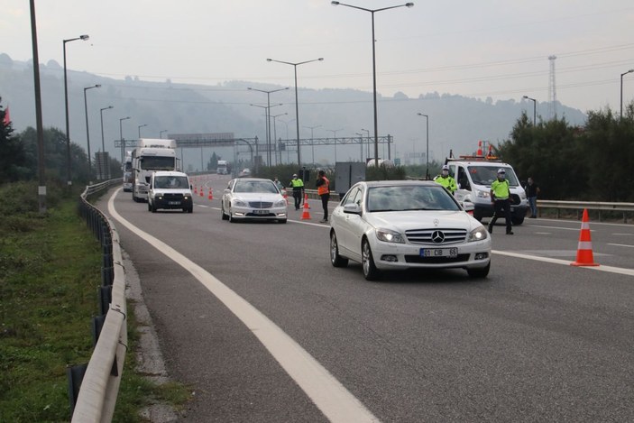 TEM Otoyolu Bolu Dağı geçişi Ankara istikameti ulaşıma kapatıldı -3